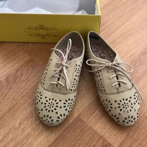 Charles Albert camel laser cut faux leathr shoes